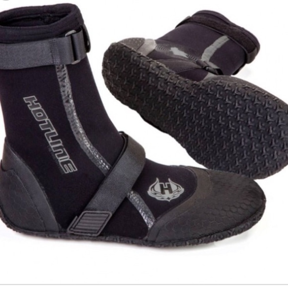 Hotline size 9 surf shoes